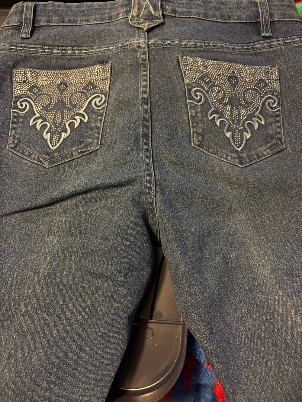 Embellished Dark Blue Straight-Leg Jeans with Rhinestone Back Pockets
